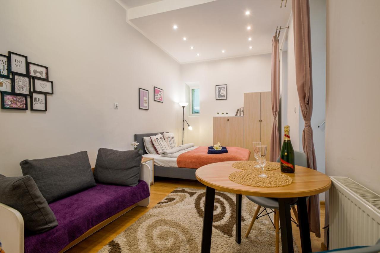 Kings Neighbor. Apartment 600 Meters From Castle Krasków Exteriör bild